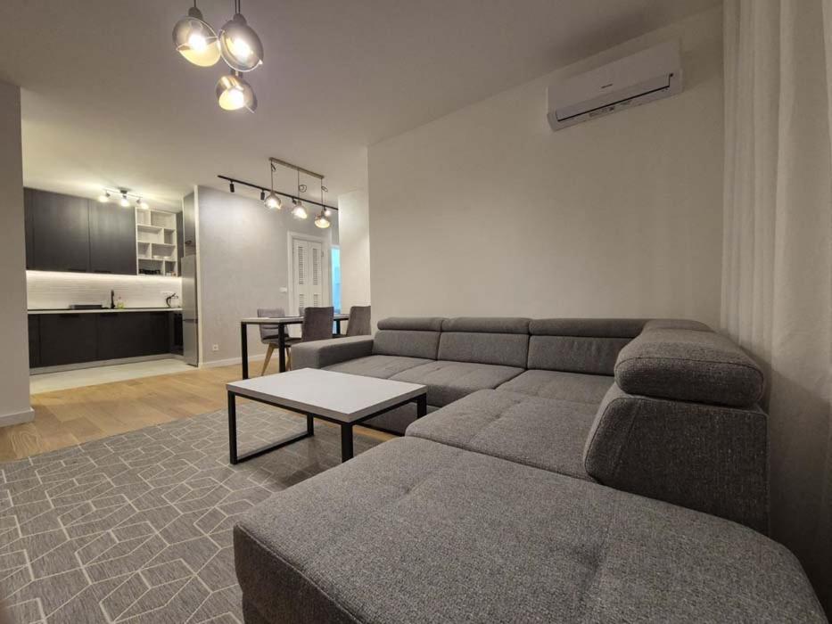 Park New Luxury With Garage *