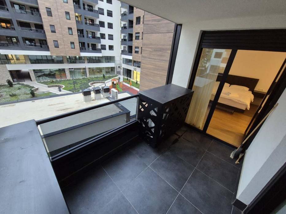 Park New Luxury With Garage *