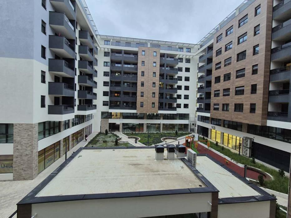 Park New Luxury With Garage Apartment *
