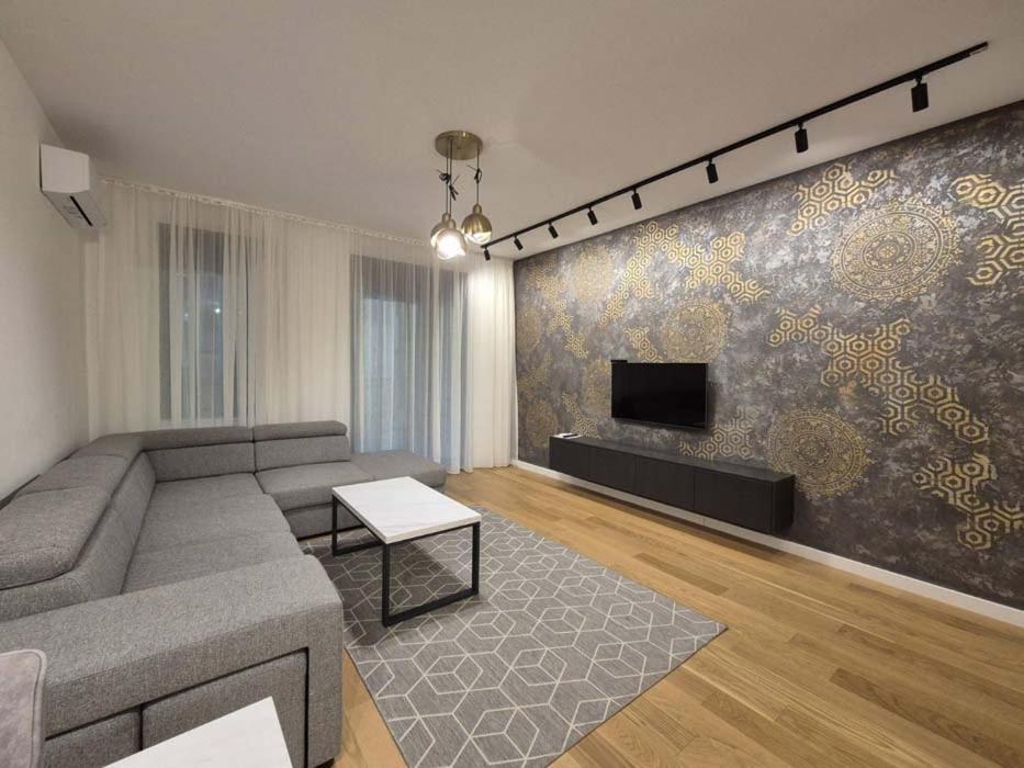 Park New Luxury With Garage Apartment